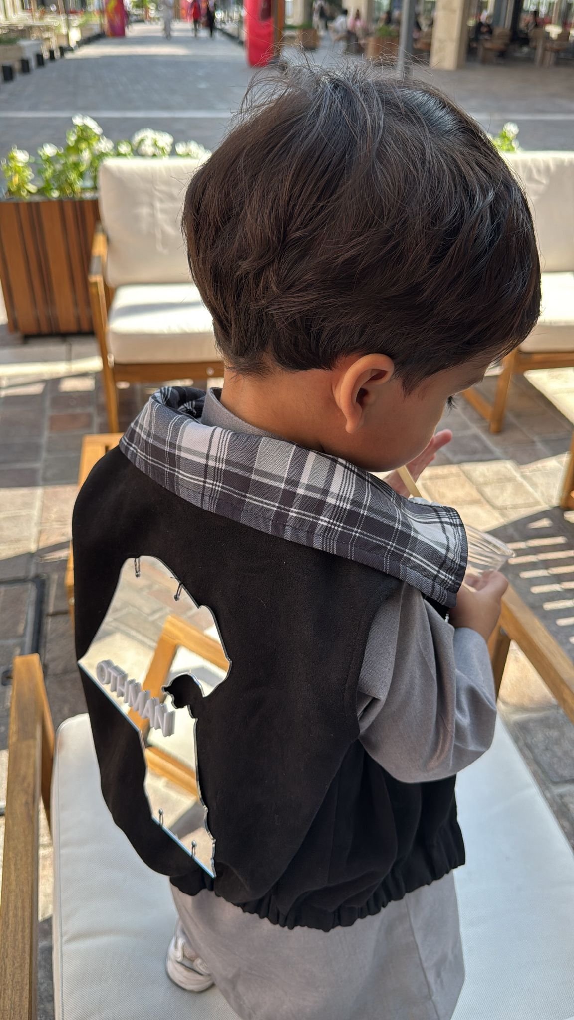 BLACK VEST - Image 2