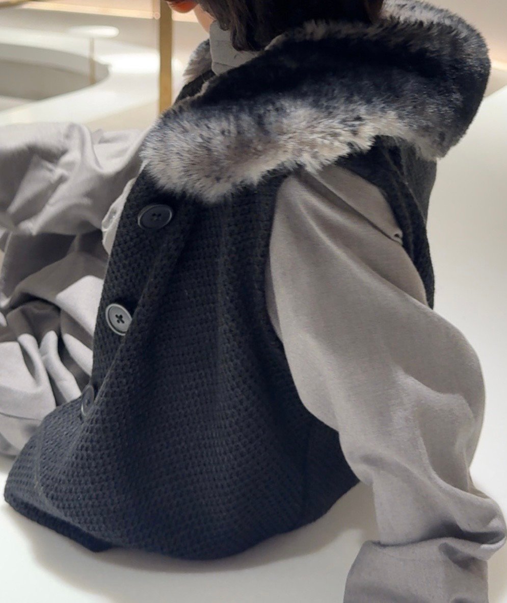 FUR VEST - Image 3